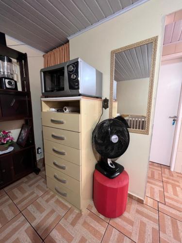 a room with a microwave on top of a dresser at Casa privativa completa e aconchegante! in São José