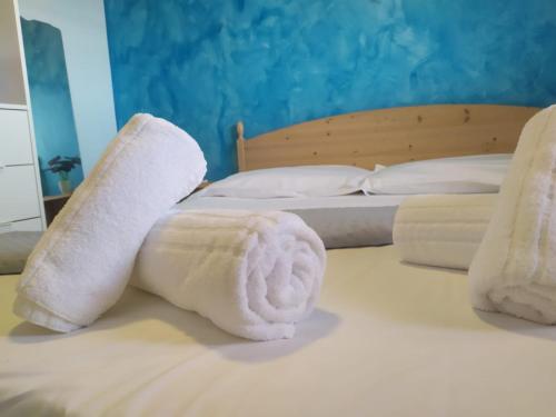 A bed or beds in a room at Casa Terrasini