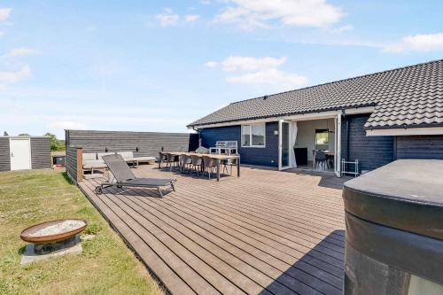 Imagine din galeria proprietății New And Modern Holiday Home With Hot Tub în Frørup