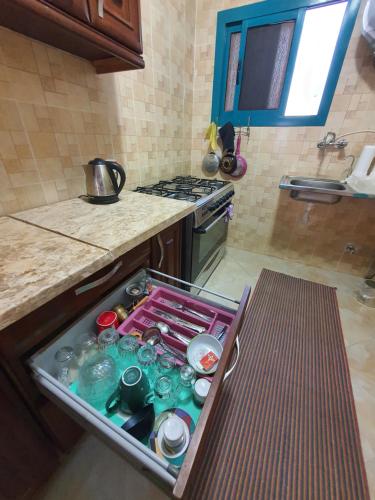 Η κουζίνα ή μικρή κουζίνα στο Relaxed sea view chalet