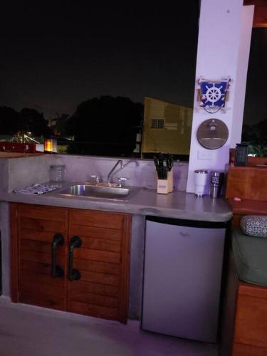 Una cocina o cocineta en 3 Bedroom & Terrace Pool