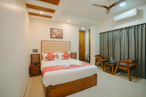 Ένα ή περισσότερα κρεβάτια σε δωμάτιο στο Saavees Residency