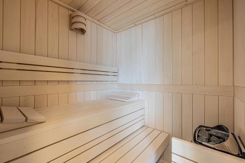 a sauna with wooden walls and wooden shelves at Gersten-Koje in Büsum