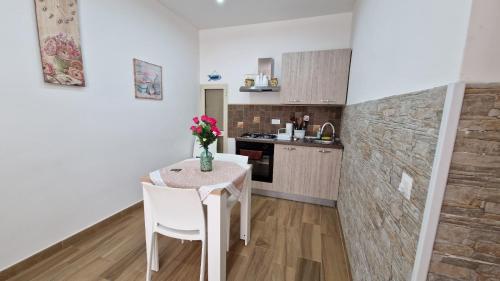 A kitchen or kitchenette at Broken column