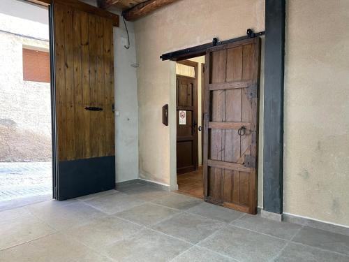 an empty room with an open door and a doorway at Casa Lidia - Antigua Posada Real in Valderrobres