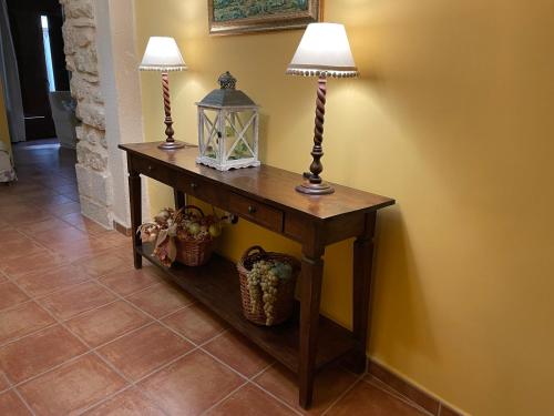 a table with two lamps and a lantern on it at Casa Lidia - Antigua Posada Real in Valderrobres