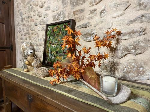 a table with a mirror and a teddy bear and a plant at Casa Lidia - Antigua Posada Real in Valderrobres
