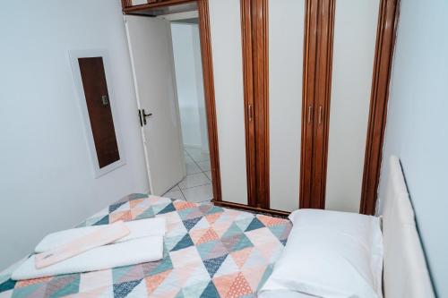 Postel nebo postele na pokoji v ubytování APTO - Espaço Village Completo - 2Q
