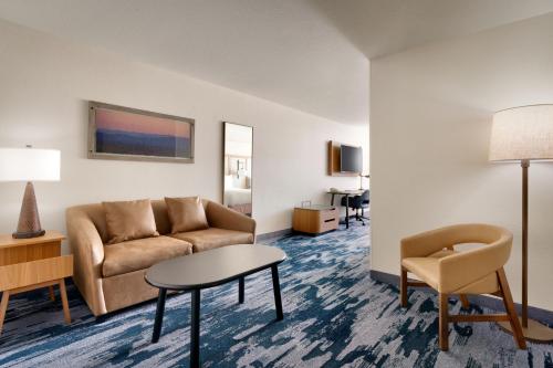 Posezení v ubytování Fairfield Inn & Suites by Marriott Yakima