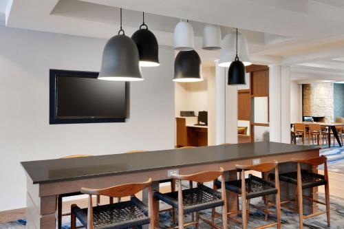 Kuchyň nebo kuchyňský kout v ubytování Fairfield Inn & Suites by Marriott Yakima