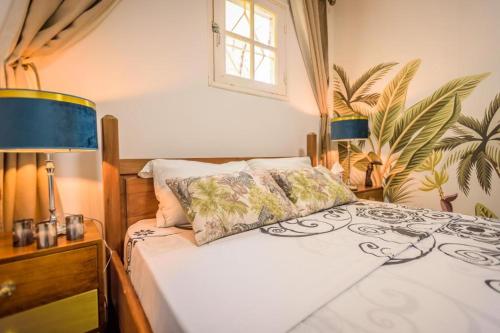 Postel nebo postele na pokoji v ubytování 1A - Chambres et Appartements au calme - Centre St Denis - Barachois