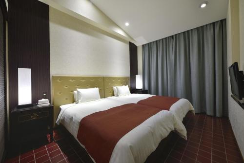a bedroom with a large bed in a room at EXES Ishigaki in Ishigaki Island