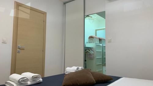 Ένα ή περισσότερα κρεβάτια σε δωμάτιο στο MM Split apartment - 5 min by car to the beach & city center - free public parking