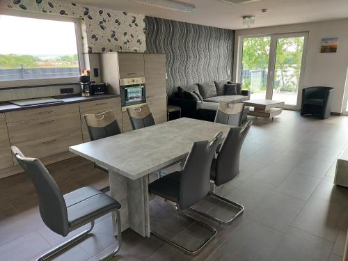 Kuchyň nebo kuchyňský kout v ubytování Ferienhaus Sundhäuser See