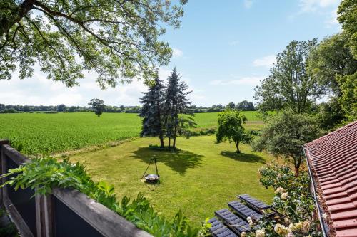 an aerial view of a garden with a swing at GUT KLETKAMP "Altes Backhaus" - Freistehendes Landhaus mit 7 Schlafzimmern I Kamin I Garten & Terrasse I 15 Min zur Ostsee I Parkplätze I Hundefreundlich I Bar I WLAN in Kletkamp
