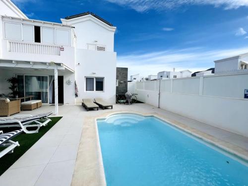 Lovely Villa Sanmar, heated pool, private gymnasium