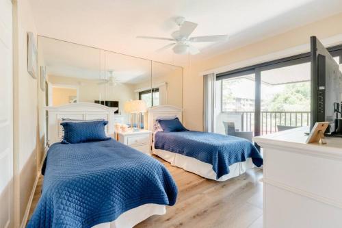 Postel nebo postele na pokoji v ubytování Park Shore Resort Beautiful Top Floor 2Bed 2Bath