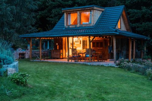 Domek Las Chill Us - w otoczeniu lasu i natury, przyjazny czworonogom