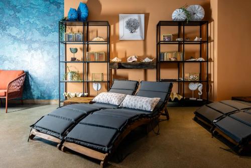 a room with two beds and shelves with shoes at Zeitgeist Rathen by STEIGER Hotels in Kurort Rathen