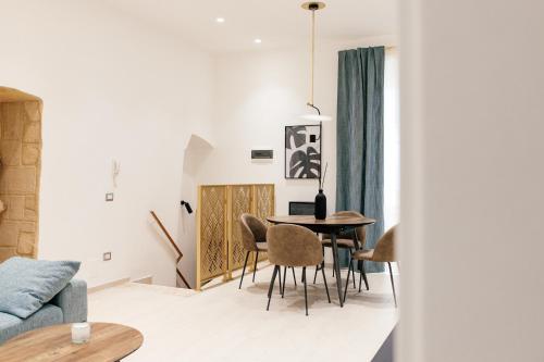 a living room with a table and chairs and a couch at Bed and Breakfast Le Foglie in Altamura