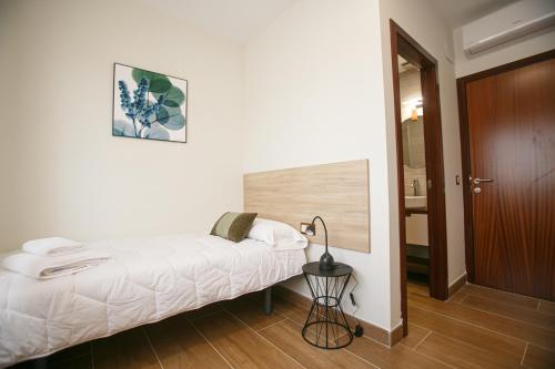 a bedroom with a bed and a lamp in it at El Maestrazgo in Xert