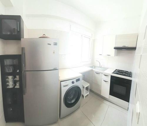 Cuisine ou kitchenette dans l'établissement Tanger plage Al Houara