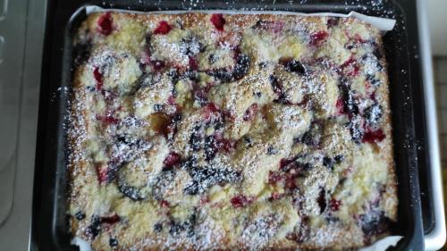 a blueberry casserole in a pan on a stove at Apartment Telč Hradecka in Telč