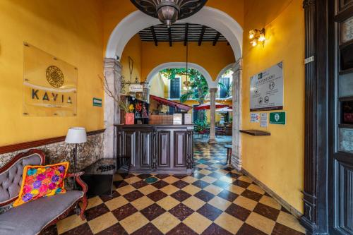 a living room with a checkered floor at Hotel Santiago in Mérida