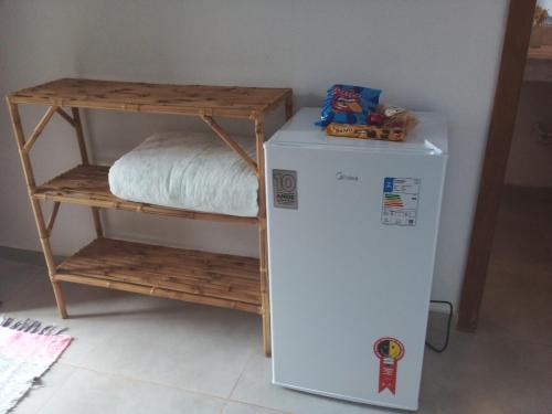a small white refrigerator next to a bunk bed at Pousada Canto das Estrelas in Chapada dos Guimarães