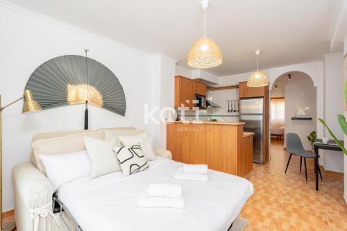 Kuchyňa alebo kuchynka v ubytovaní Koti Rentals - Sandy Beach Apartment