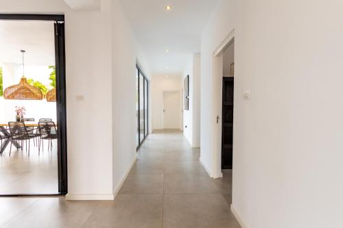 a hallway of a house with white walls and a dining room at Casa Familia in Grote Berg