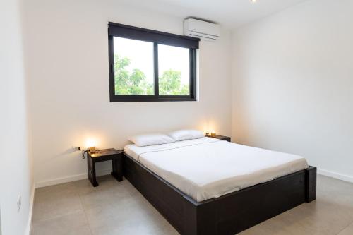 a bedroom with a bed and a window at Casa Familia in Grote Berg