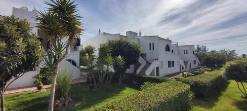 Casa dos Sorrisos - 3 bedroom apartment, terrace, barbecue, AC, Wifi, beach