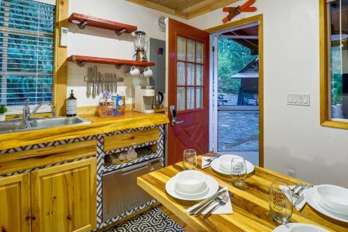 uma cozinha com um balcão de madeira e uma mesa em Adorable A-Frame Cabin, Steps to Lake Cushman! em Hoodsport