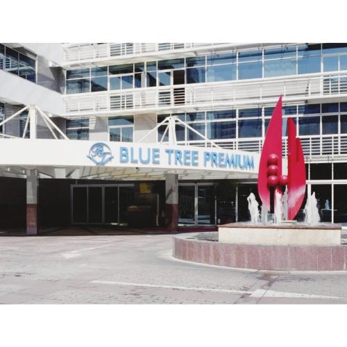 a blue tree regimen sign in front of a building at Flat Super Luxo Verbo Divino in Sao Paulo