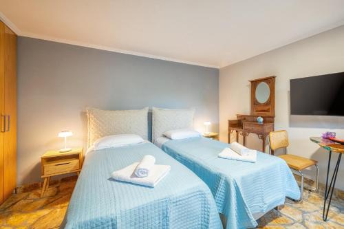 Postel nebo postele na pokoji v ubytování Harmony Garden Suite near Corfu Town