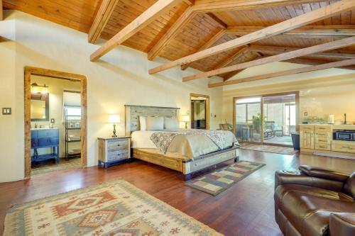 Un dormitorio con una cama y una sala de estar. en Scenic Santa Fe Vacation Rental with Views and Hot Tub, en Santa Fe