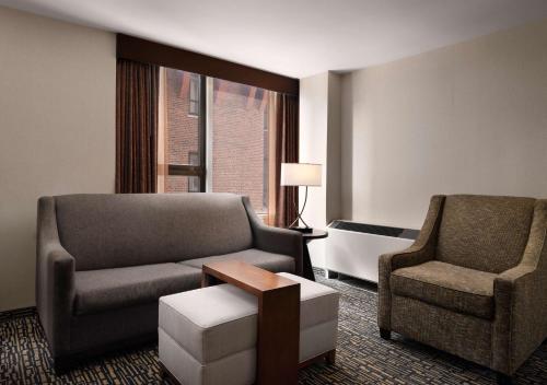 Homewood Suites by Hilton Chicago Downtown - Magnificent Mile Image