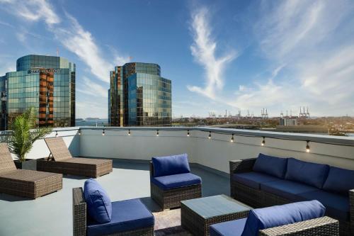 Гостиная зона в Hilton Long Beach Hotel