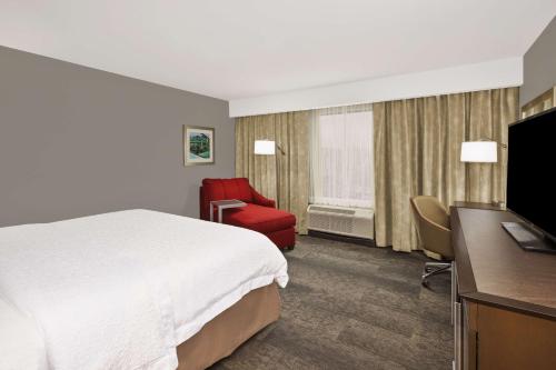 TV a/nebo společenská místnost v ubytování Hampton Inn by Hilton West Bloomfield Novi