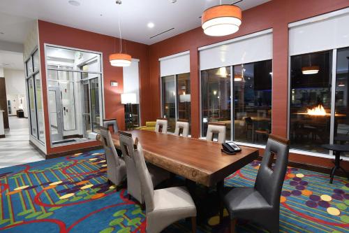 Posezení v ubytování Hilton Garden Inn Jacksonville