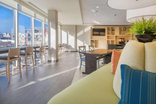 Home2 Suites Kansas City Downtown Image