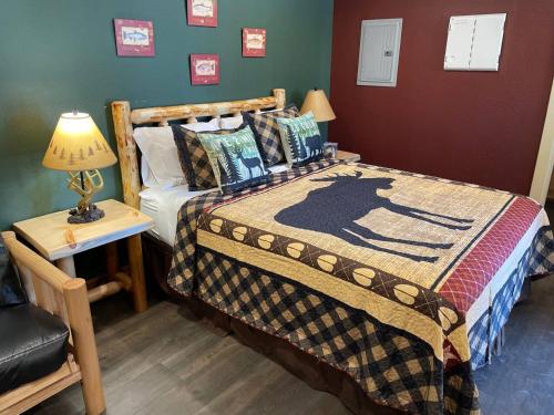 a bedroom with a bed and a table with a lamp at Cedar Mountain -Suite B in Grants Pass