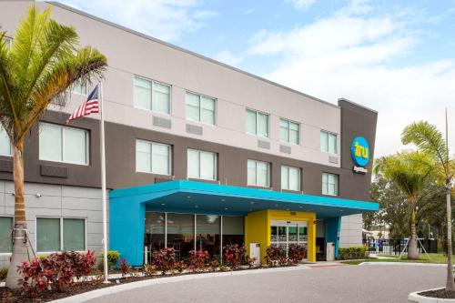 an exterior view of a hotel with palm trees at Tru By Hilton Bradenton I-75, FL in Bradenton