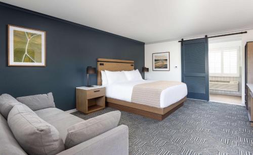 The Hadsten Solvang, Tapestry Collection by Hiltonにあるベッド