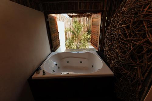 Ένα μπάνιο στο Casa Ku Hotel - Adults Only