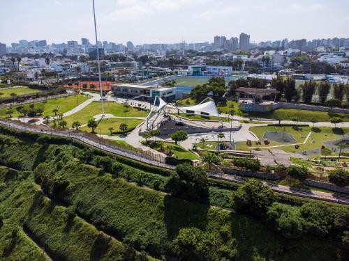 an aerial view of a park with a city in the background at Like/Home in Lima