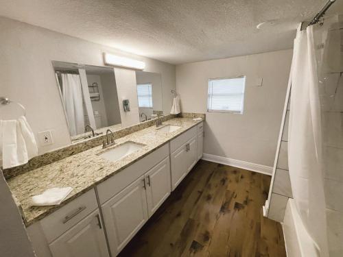 a bathroom with two sinks and a shower at Spacious home in Tampa in Tampa