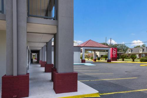 an empty parking lot in front of a building at Red Roof Inn & Suites Statesboro - University in Statesboro