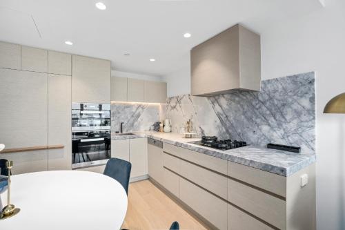 Cucina o angolo cottura di Jewel Beachfront Residences
